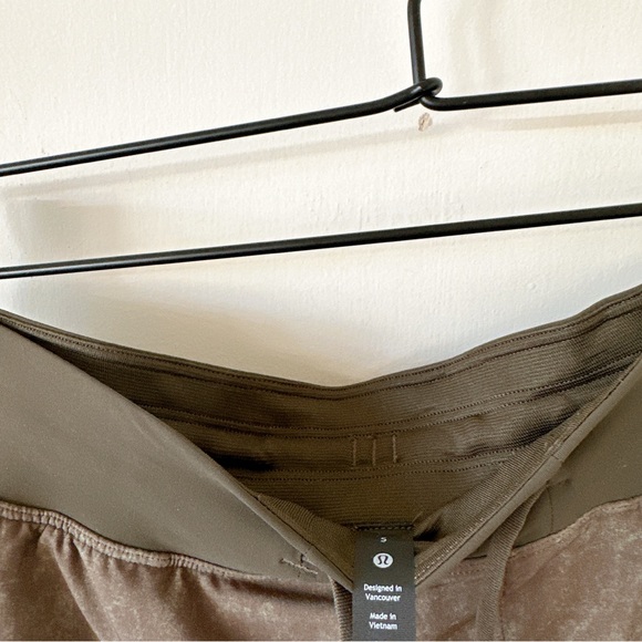 Lululemon Shorts Size S - Picture 2 of 3